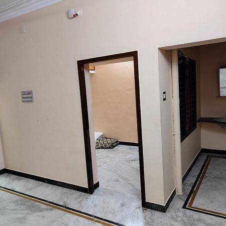 Guru Krupa Home Stay Tiruvannāmalai Buitenkant foto