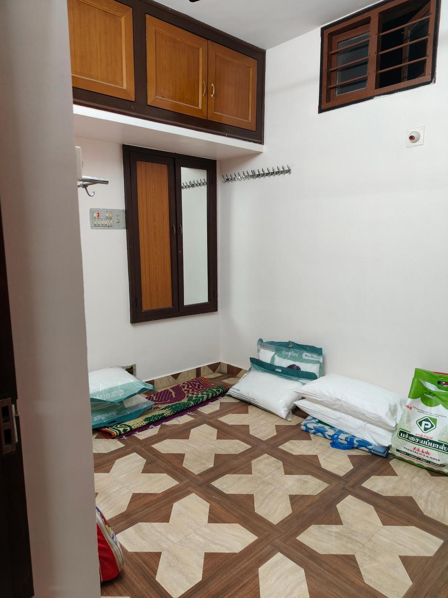 Guru Krupa Home Stay Tiruvannāmalai Buitenkant foto
